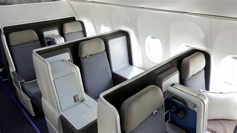 Singapore Airlines kicks off its Boeing 737 MAX cabin refits - Mainly Miles