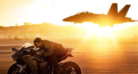 Tom Cruise featured on new Top Gun: Maverick poster