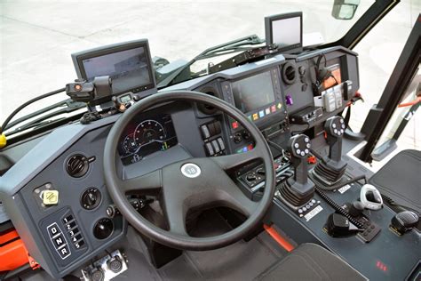 Climb inside Oakland Airport's massive new fire trucks - CNET