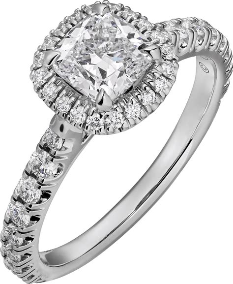 Ariana Grande's Engagement Ring Features A Stunning Oval Diamond ...