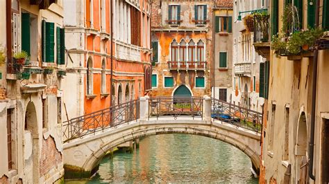 Venice Asks Tourists Not to Pause Too Long on Bridges | Condé Nast Traveler