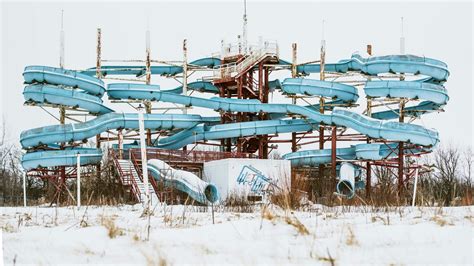 Making sense of the waterpark wasteland with neo-surf pools