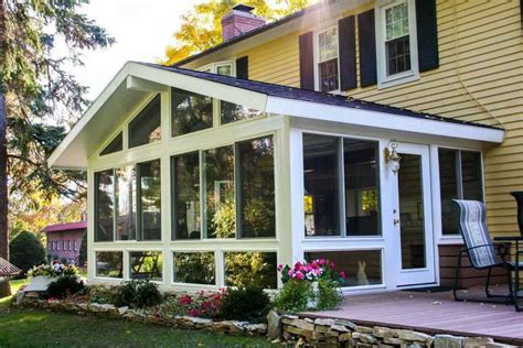 01 cozy farmhouse sunroom decor ideas - Structhome.com | Patio room ...