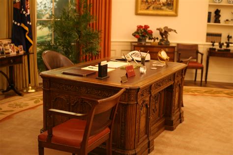 Oval Office 2, Resolute Desk | View of the Resolute Desk in … | Flickr