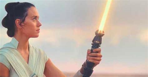 star wars - What color is Rey's new lightsaber? - Science Fiction ...