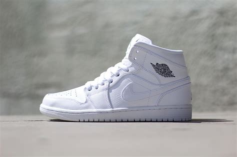 Air Jordan 1 Mid White/White | HYPEBEAST