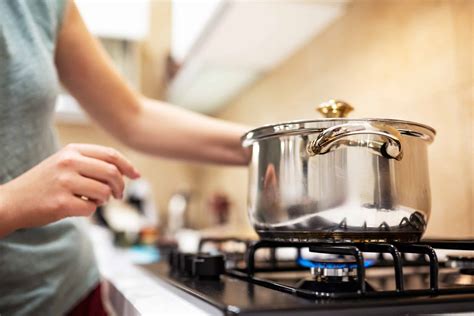 Cooking on a Gas Stove: What are the Pros vs. Cons? - LeafScore