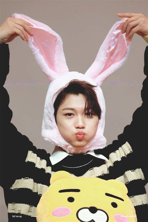 Lee Felix Stray Kids Minho, K Wallpaper, Entertainment, Kid Memes ...