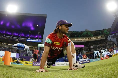 Suyash Sharma warms up ahead of the game | ESPNcricinfo.com