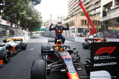 Nieuw: schaalmodellen van de RB16B waarin Max Verstappen in Monaco won ...