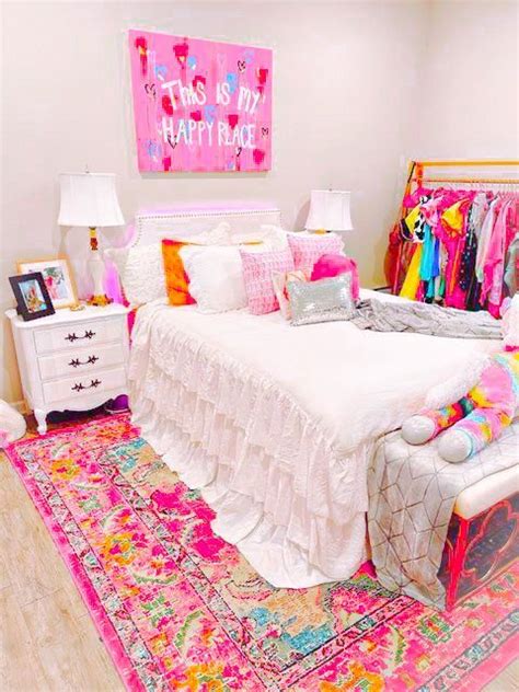 Beautiful Preppy Dorm Decor | College dorm room decor, Preppy room ...