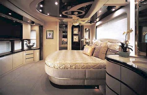 70 Brilliant RV Living Iinterior Remodel Ideas On A Budget | Luxury rv ...