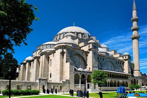 Suleymaniye Mosque in Istanbul - Check Out the Third Hill Mosque – Go ...