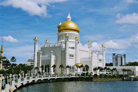 Sultan Omar Ali Saifuddin Mosque, Brunei : travel