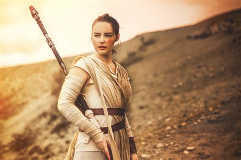 25 Unbelievably Hot Star Wars Rey Cosplays That Will Blow Your Senses