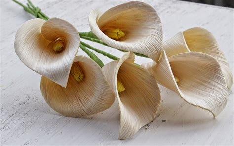 DIY: How To Make Calla Lily Flowers Using Dried Corn Husks | Reduce ...