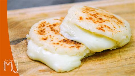 AREPAS COLOMBIANAS RELLENAS DE QUESO | Con huevos pericos - YouTube