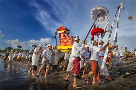 Ini Dia Daftar 10 Suku di Pulau Bali dan Nusa Tenggara - Info Liburan