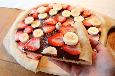 Healthy & vegan Nutella Pizza - pilotmadeleine | Nutella pizza, Healthy ...