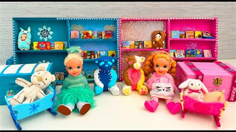 Elsa and Anna toddlers decorate their doll's furniture - YouTube