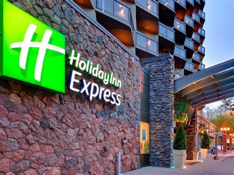 Holiday Inn Express Edmonton Downtown Hotel by IHG