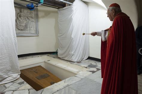 Pope Benedict XVI laid to rest where two canonized popes were buried ...