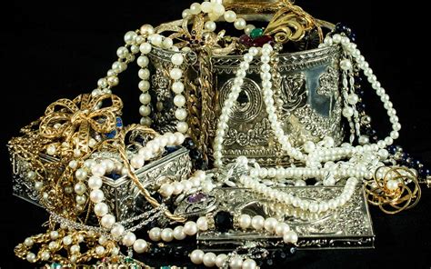 How Jewellery & Culture Are Connected Throughout Human History