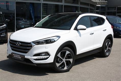 Hyundai Tucson White Photo Gallery #5/11