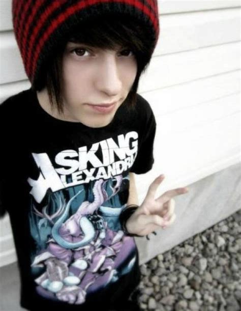 Emo Hairstyles for Trendy Guys - Emo Guys Haircuts - Pretty Designs