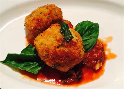 Arancini (Sicilian Rice Balls) with Marinara Sauce