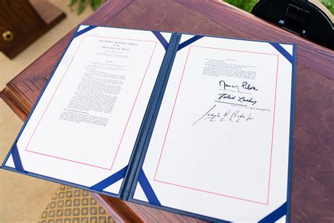 P20210805CS-3608 | President Joe Biden’s signature is seen o… | Flickr