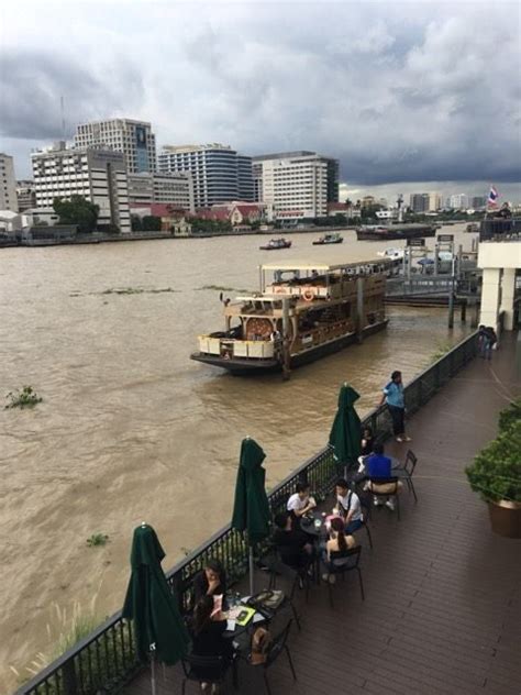 Explore Bangkok Old Town: 4 Temples & 3 Markets - TakeMeTour