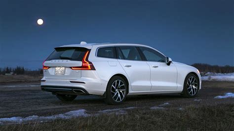 2021 Volvo V60 T8 Plug-in Hybrid Review | AutoTrader.ca