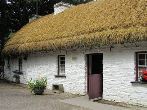 thatch cottage, Loop Head, County Clare, ireland