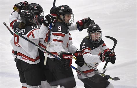 Team Canada captures silver at women's world hockey championship - Team ...