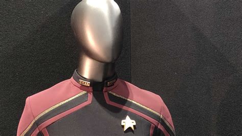 Star Trek Picard: Close Look at New Starfleet Admiral Uniform