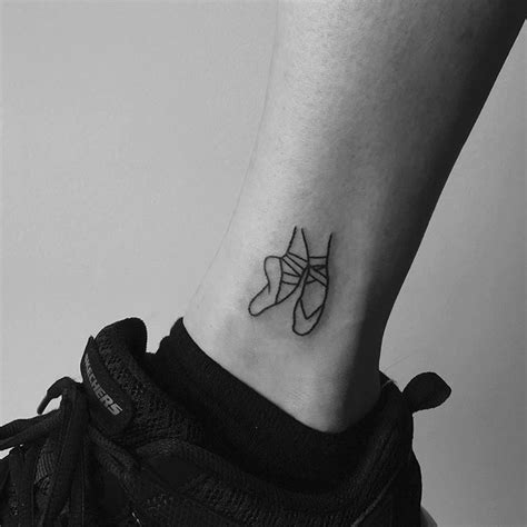 La inspiración mínimos | Inkstinct | Ballet tattoos, Dance tattoo, Shoe ...