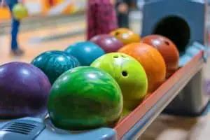 Urethane Vs Reactive Resin Bowling Balls [Difference and Comparison ...