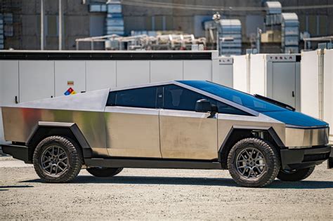 Tesla Cybertruck not a “real truck?” What Musk’s “Blade Runner” pickup ...