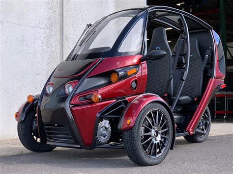 Arcimoto starts delivering electric FUV to customers