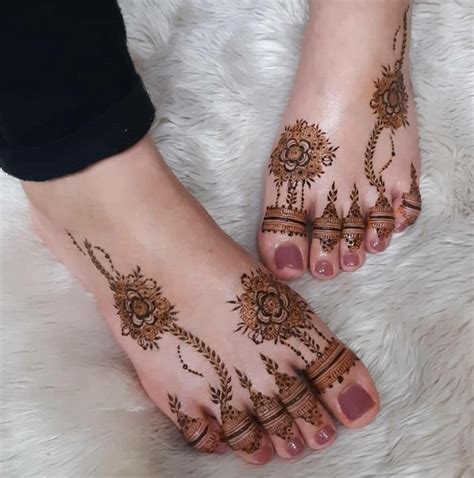 Simple Foot Mehndi Designs 2023 Images AKA Pero ki Mehndi