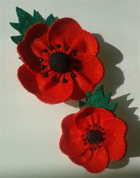 My version of the felt poppies as found on this Russian blog; http ...