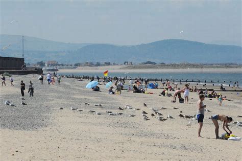 Sun shines on Rhyl as heatwave continues - North Wales Live