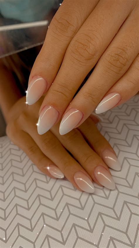 Ombré almond set | Ombre gel nails, Acrylic nails almond shape ...