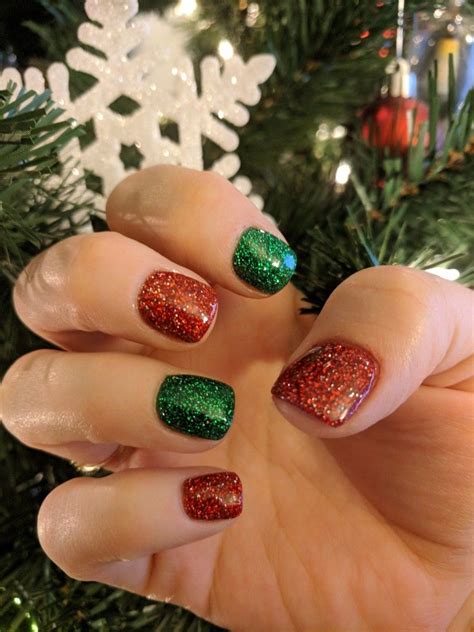 Delightful Christmas Nail Art Ideas With Red And Green – The FSHN