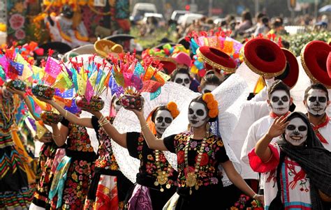 Desfile del día de los muertos en la CDMX una tradición que impuso ...