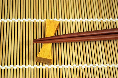 Chopstick Etiquette Japan (infographic) - Your Japan