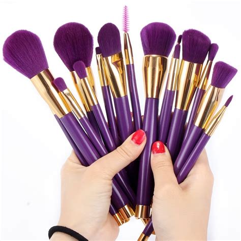 22 Of The Best Makeup Brushes You Can Get On Amazon