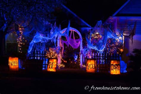 Halloween Outdoor Lighting Ideas: 21 Spooky Ways To Light Your Yard ...