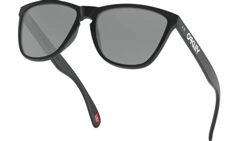 Oakley celebrates the 35th anniversary of the Frogskins - Acquire